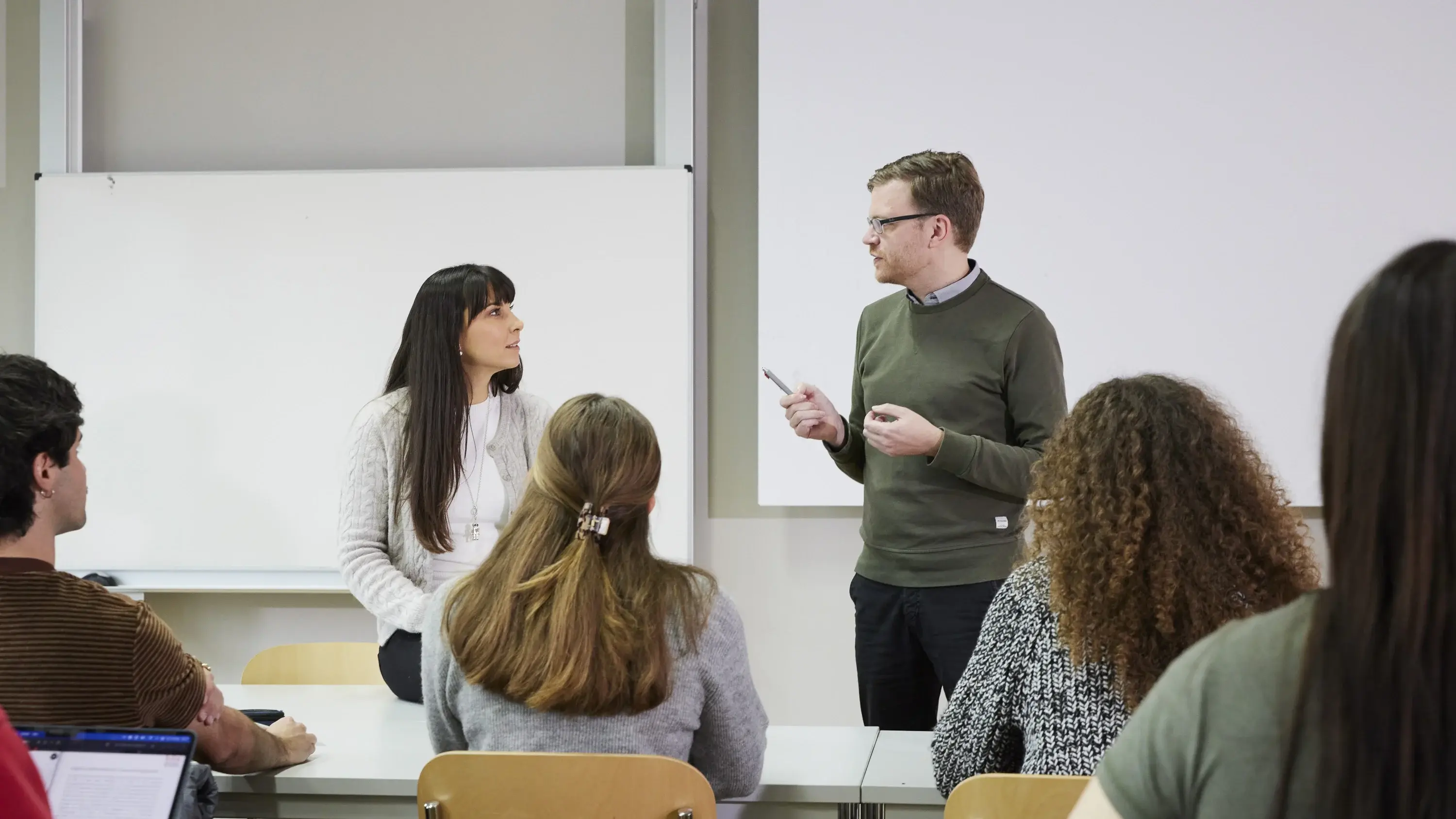 Studierende in einer Vorlesung.